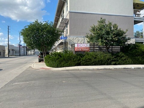 More Photos Of 1010 S Flores St, San Antonio Apartments For Lease