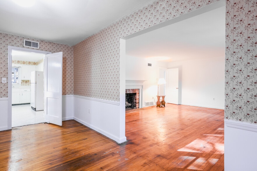 More Photos Of 112 E Derenne Ave, Savannah Office For Sale