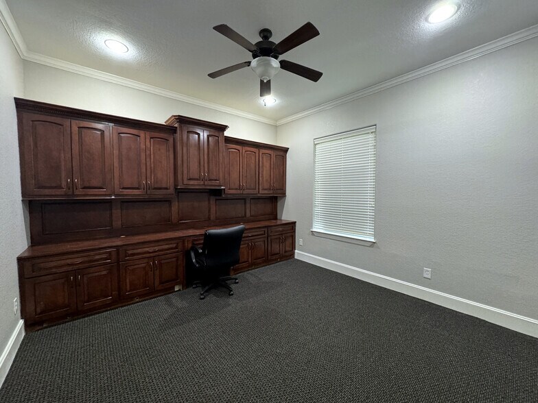 More Photos Of 11601 Spring Cypress Rd, Tomball Medical For Sale