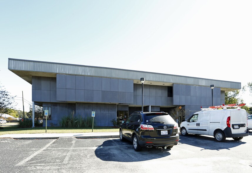 More Photos Of 330 Shipyard Blvd, Wilmington Office Residential For Lease