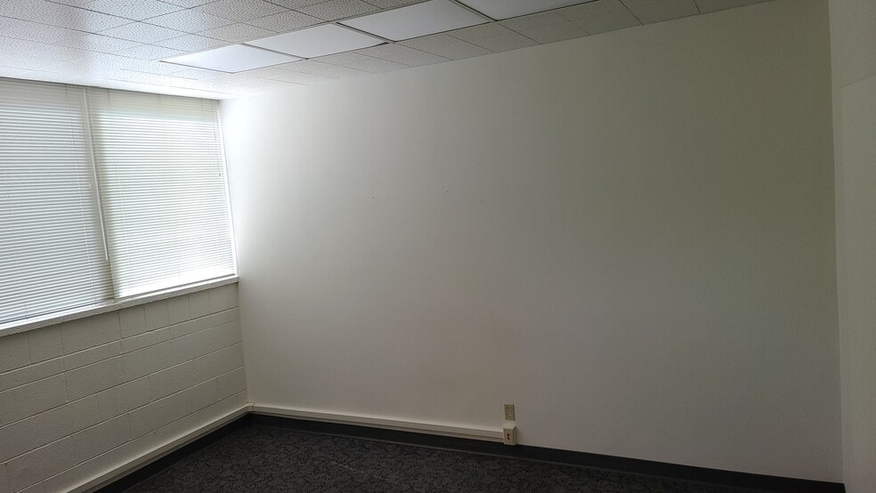 More Photos Of 1601 H St, Bakersfield Office Residential For Lease