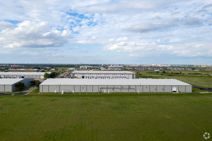 More Photos Of 8120 Mid America Blvd, Oklahoma City Distribution For Lease