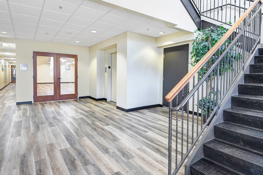 More Photos Of 195 S Union Blvd, Lakewood Storefront Retail Office For Lease