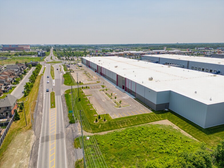 More Photos Of 405 Huntmar Dr, Ottawa Service For Lease