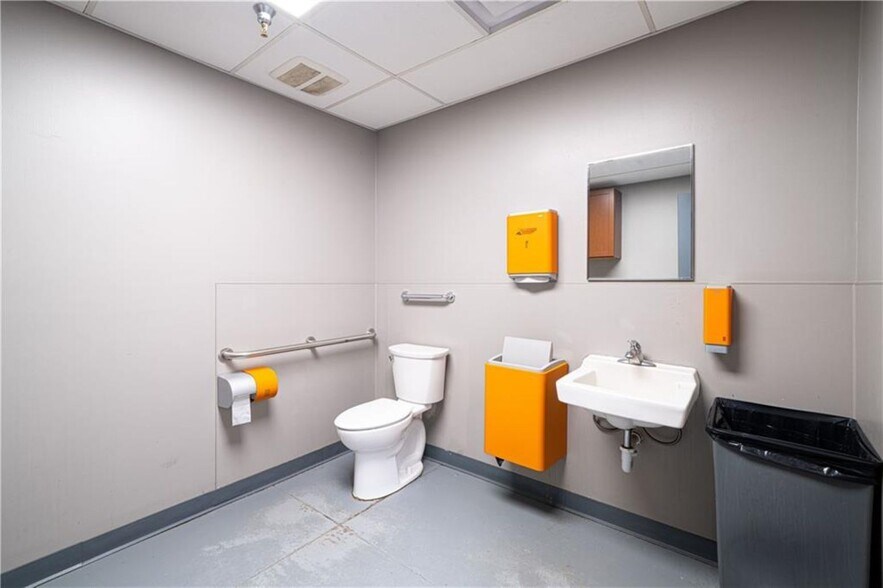 More Photos Of 5326 Lake Ave, Saint Joseph General Retail For Sale