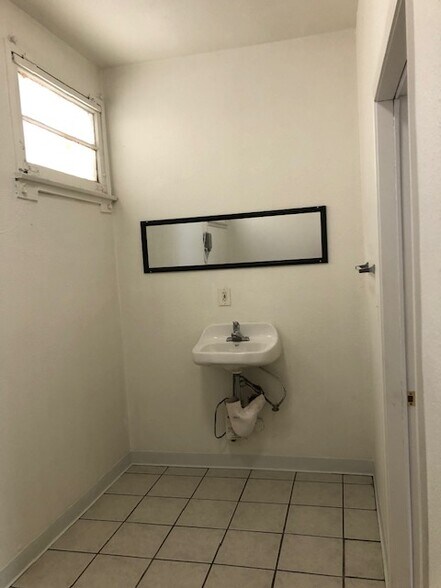 More Photos Of 6106-6112 Rita Ave, Huntington Park Storefront Retail Office For Lease