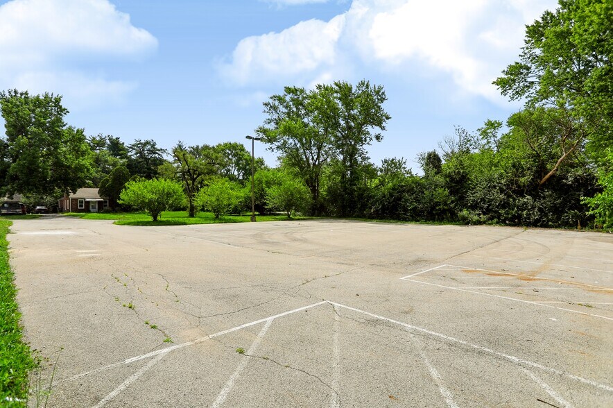 More Photos Of 6635 E 21st St, Indianapolis Office For Sale
