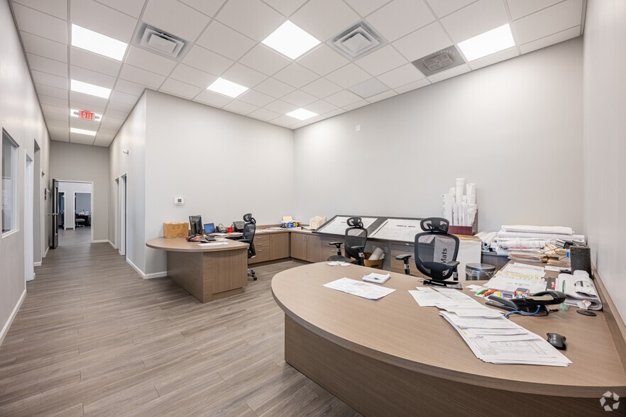 More Photos Of 150 Dog Track Rd, Longwood Office For Sale