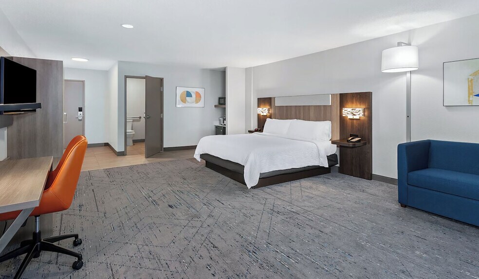 More Photos Of 2595 Bunker Hill Dr, Algonquin Hotel For Sale