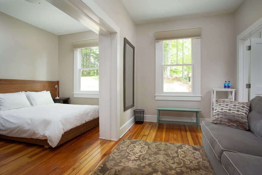 More Photos Of 615 Laurel St, Lee Hospitality For Sale