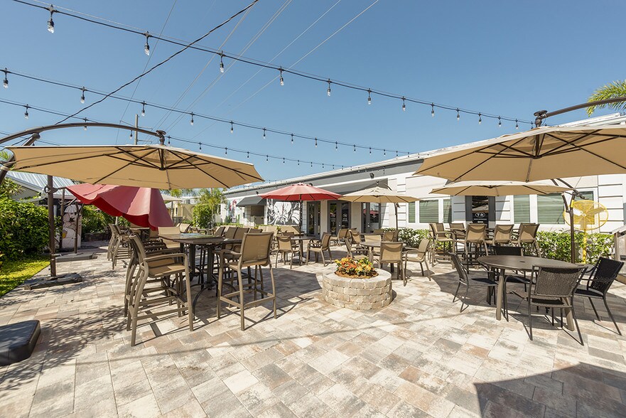 More Photos Of 514 NW Dixie Hwy, Stuart Restaurant For Sale