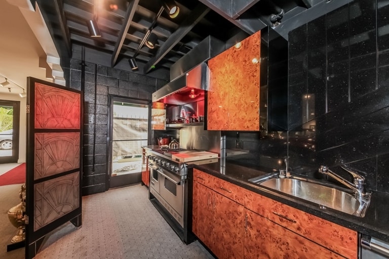 More Photos Of 611 S Glenwood Pl, Burbank Showroom For Sale