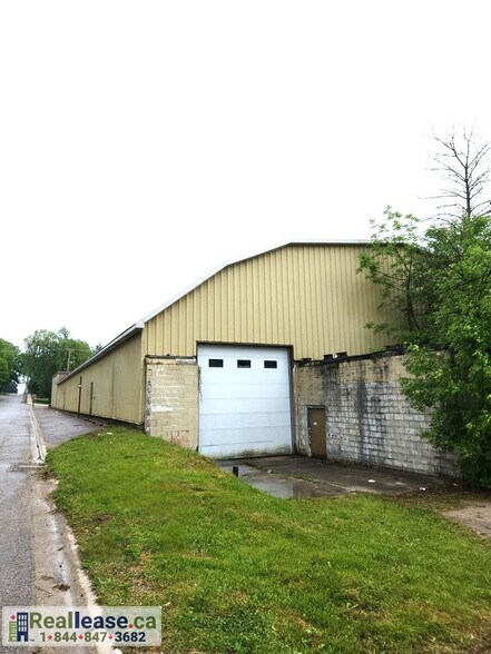 More Photos Of 37 E Victoria St, North Huron Sports And Entertainment For Lease