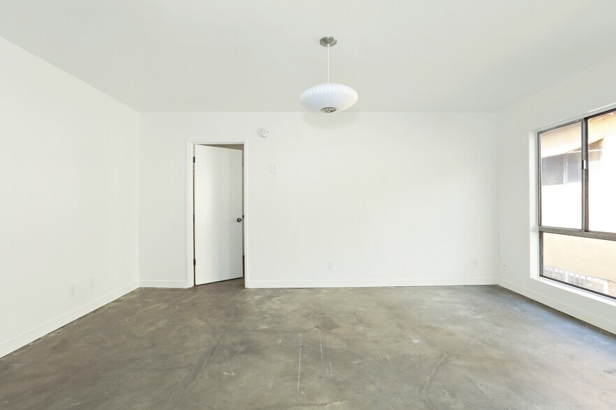 More Photos Of 146 N Vendome St, Los Angeles Apartments For Sale