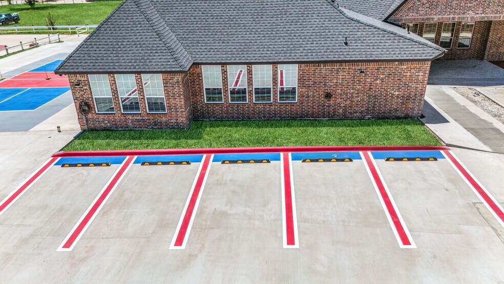 More Photos Of 703 E Oates Rd, Garland Unknown For Lease