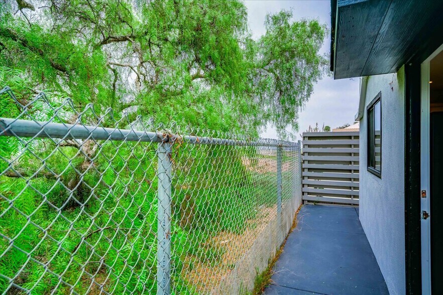 More Photos Of 323-325 Culver Blvd, Playa Del Rey Storefront Retail Residential For Sale