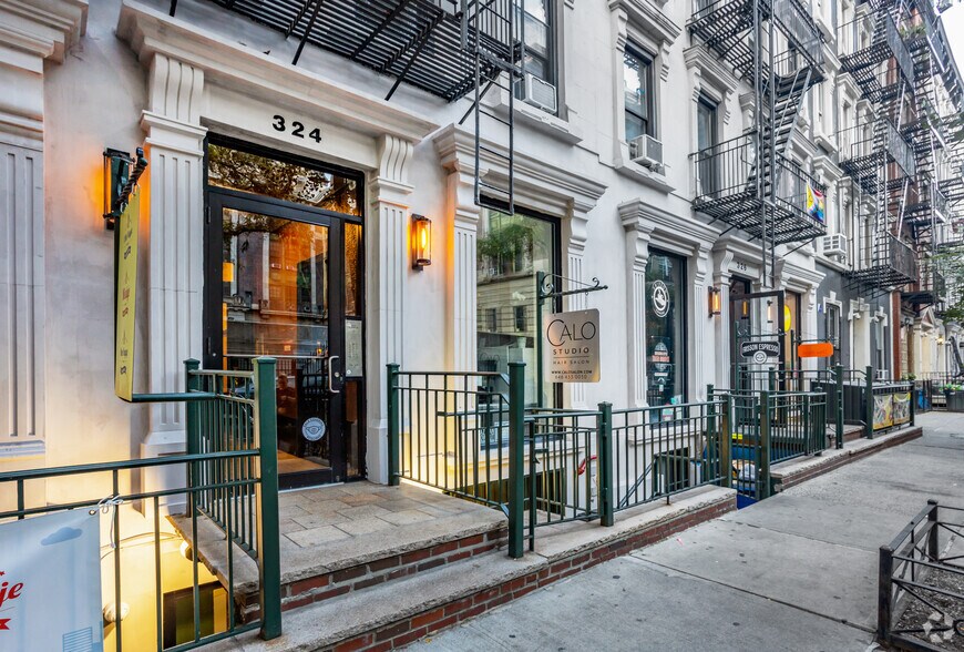 Primary Photo Of 324-326 W 47th St, New York Apartments For Lease