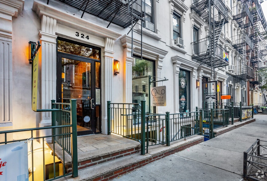 More Photos Of 324-326 W 47th St, New York Apartments For Lease