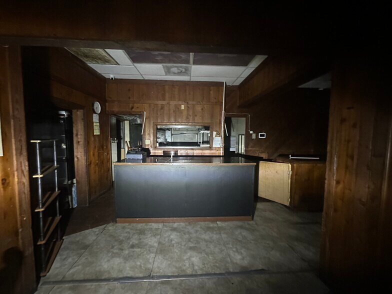 More Photos Of 3145 N Watkins St, Memphis General Retail For Sale