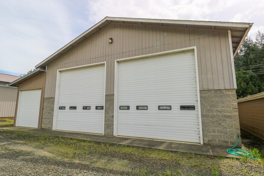 More Photos Of 94755 Quiet Valley Ln, Myrtle Point Warehouse For Lease