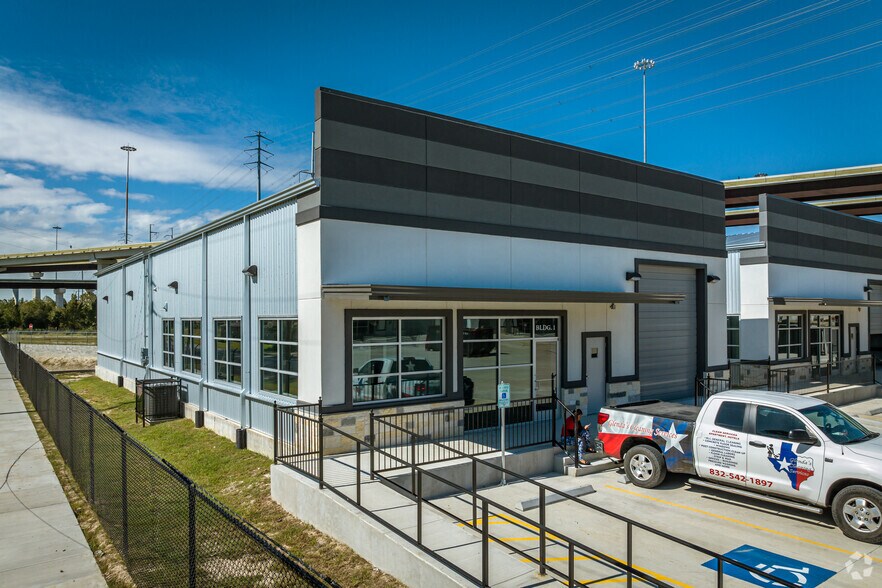 More Photos Of 6409 Eddie Dr, Humble Warehouse For Lease