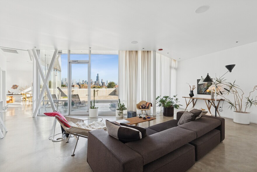 More Photos Of 2058 W Grand Ave, Chicago Loft Creative Space For Sale