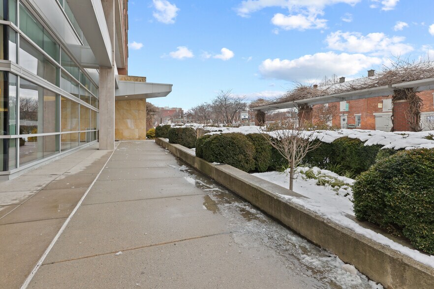 More Photos Of 221 W Philadelphia St, York Office For Sale