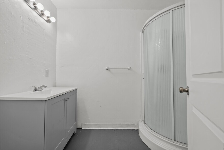 More Photos Of 550 Highway 46, Wasco Warehouse For Sale