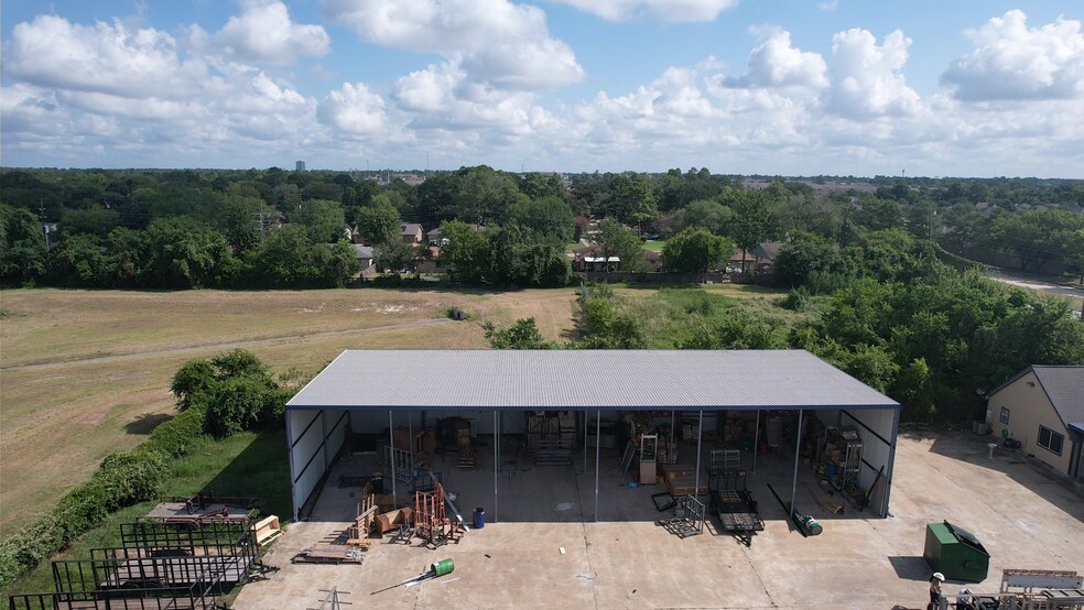 More Photos Of 12543 Perry Rd, Houston Warehouse For Sale
