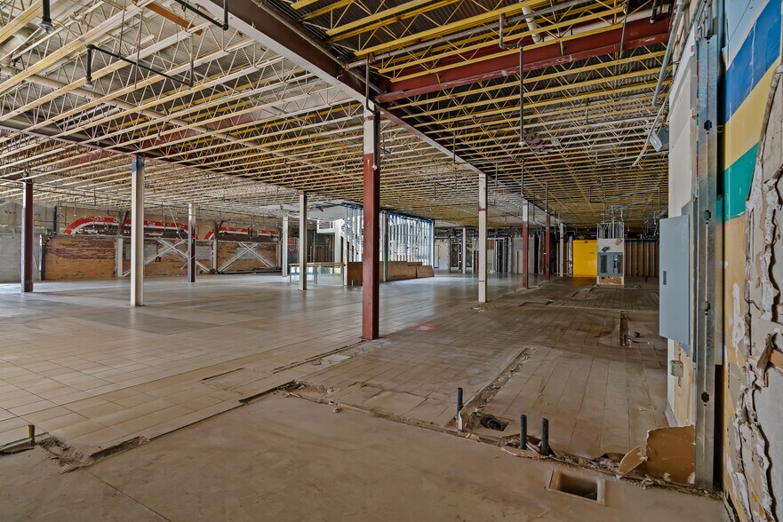 More Photos Of 301 E Yakima Ave, Yakima Office For Sale