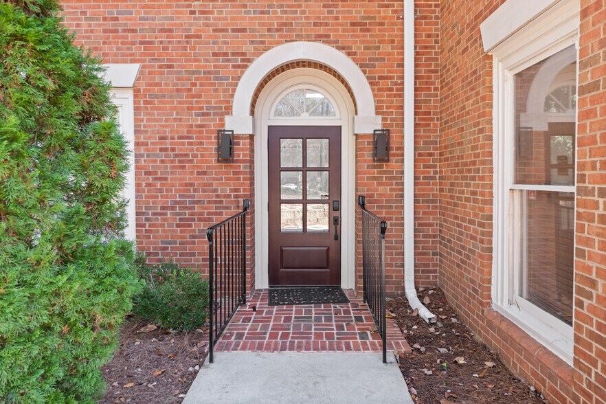 More Photos Of 6111 Peachtree Dunwoody Rd NE, Atlanta Office Residential For Sale