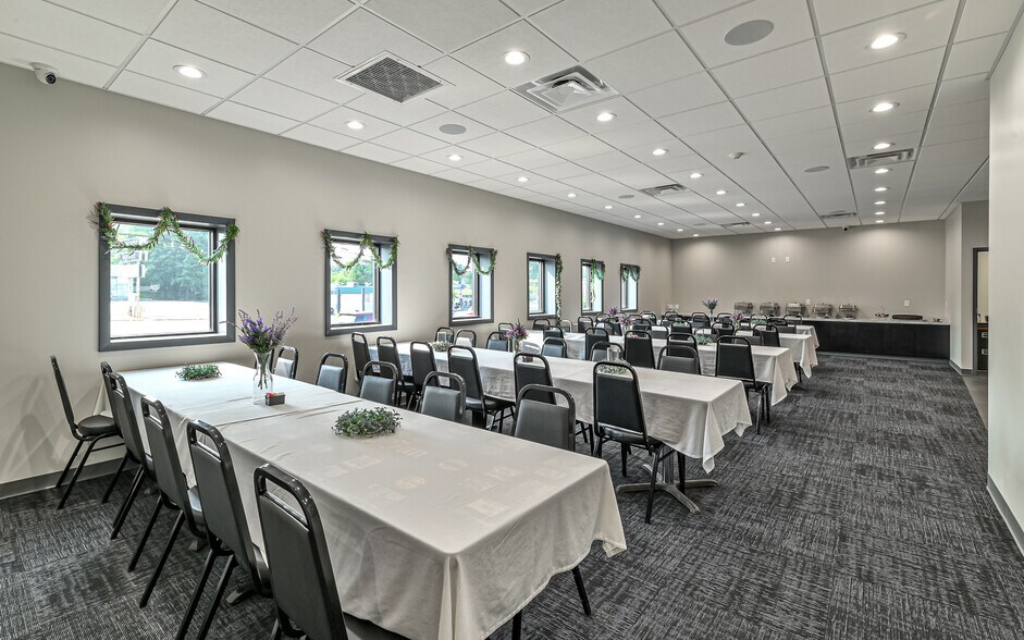 More Photos Of 2615 Freeport Rd, Natrona Heights Bar For Lease