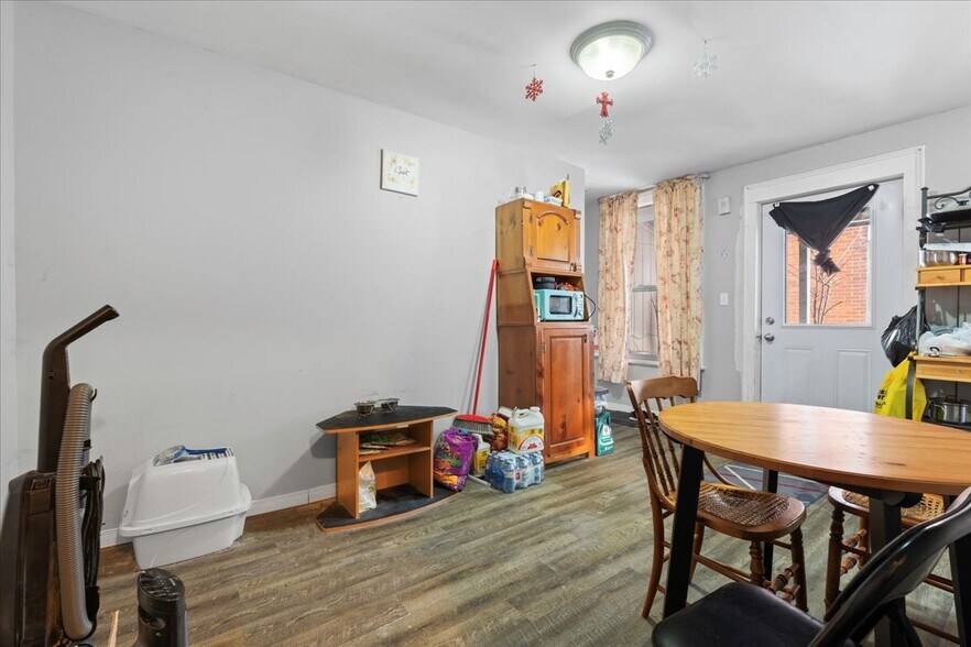 More Photos Of 308 N Victoria St, Tweed Storefront Retail Residential For Sale