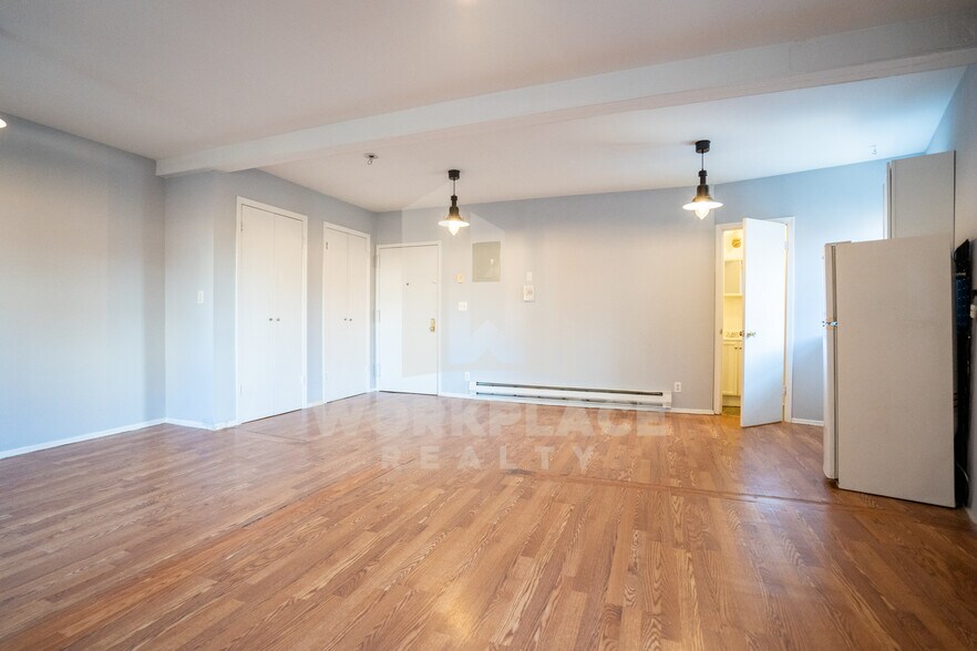 More Photos Of 1554 63rd St, Brooklyn Warehouse For Lease