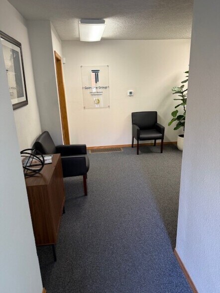 More Photos Of 1579 Burns St, West Linn Office For Lease