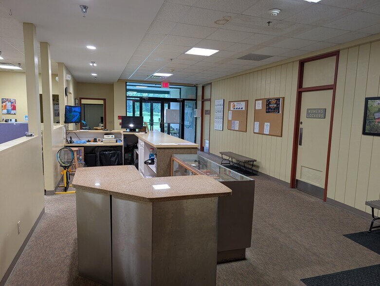 More Photos Of 80 Topspin Dr, Pittsford Sports And Entertainment For Sale