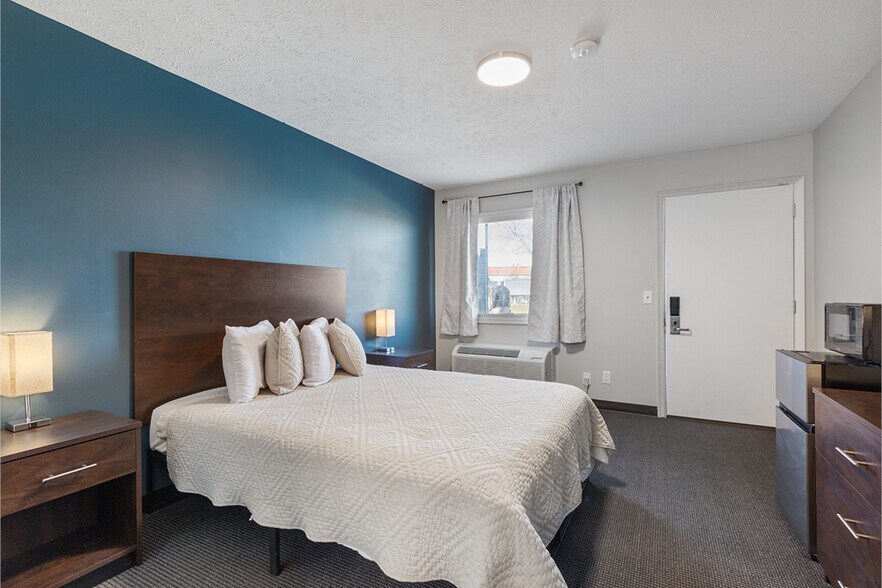 More Photos Of 26553 Magnolia Road, Underwood Hotel For Sale