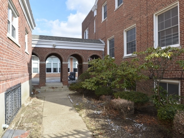 More Photos Of 260 S Wellwood Ave, Lindenhurst Loft Creative Space For Sale