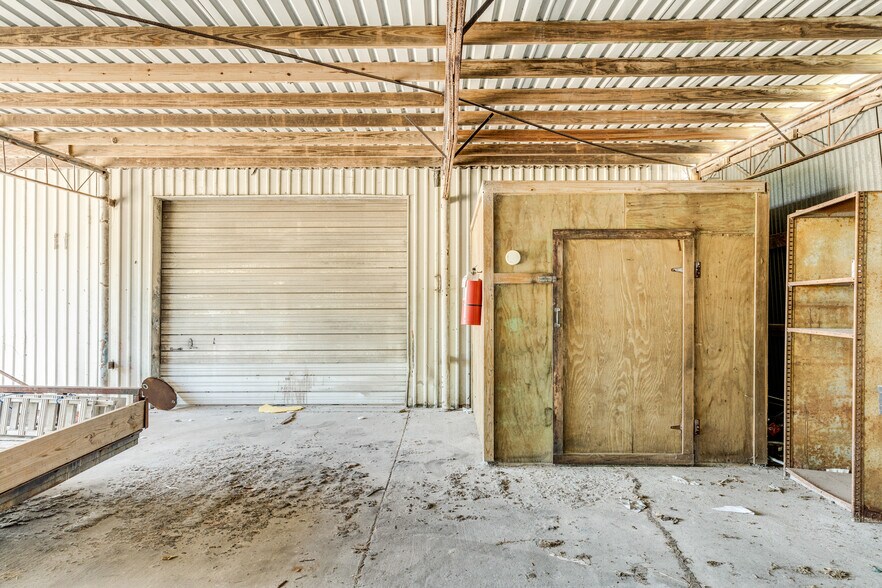 More Photos Of 6322 E Highway 332, Freeport Warehouse For Sale