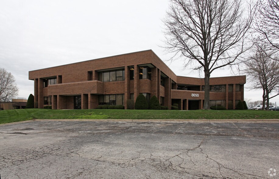More Photos Of 8650 College Blvd, Overland Park Office For Lease
