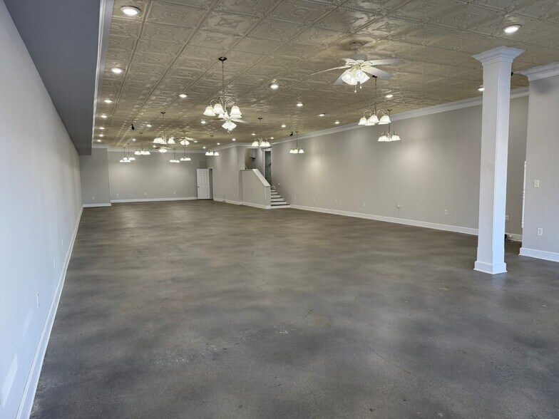 More Photos Of 221 W Main St, Woodbury General Retail For Sale