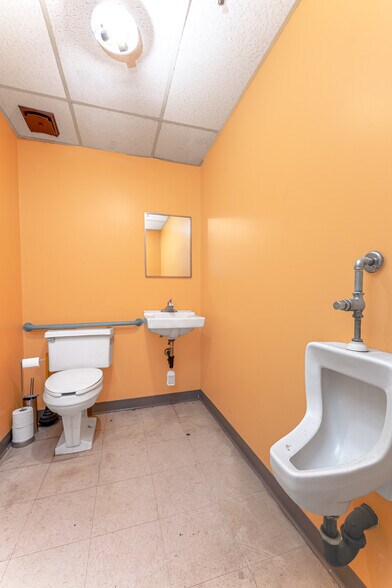 More Photos Of 131 Leeder Hill Dr, Hamden Warehouse For Sale