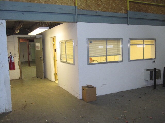 More Photos Of 2708 Shenandoah Ave NW, Roanoke Warehouse For Sale