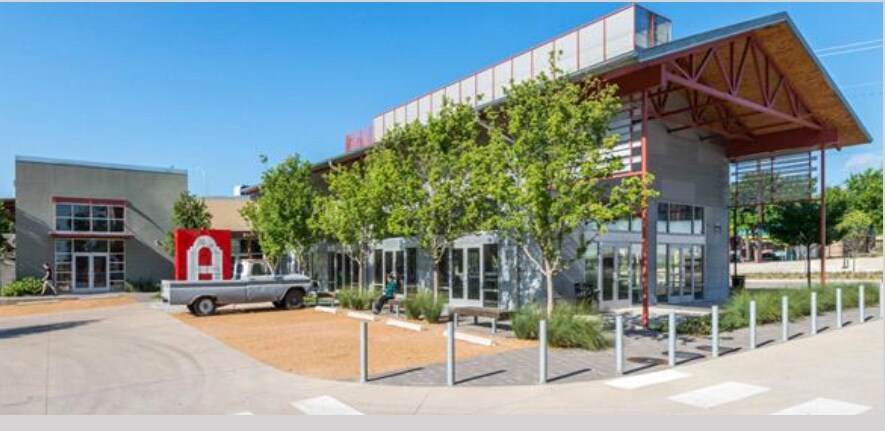 More Photos Of 1818 Sylvan Ave, Dallas Unknown For Lease