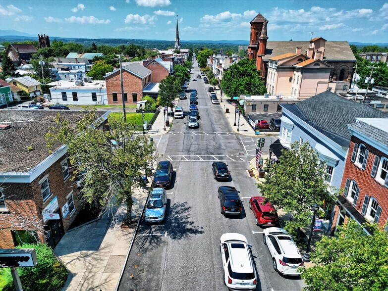 More Photos Of 511 Warren St, Hudson Storefront Retail Residential For Sale