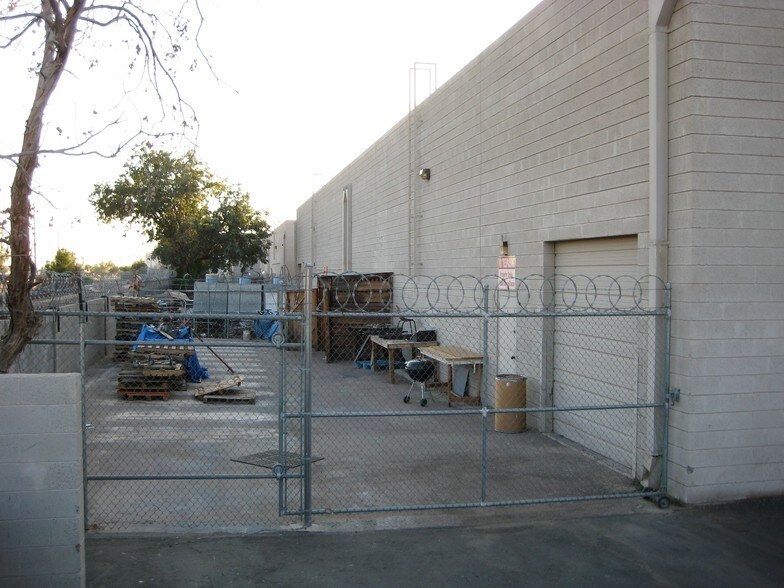 More Photos Of 2145-2153 E Jones Ave, Phoenix Warehouse For Lease