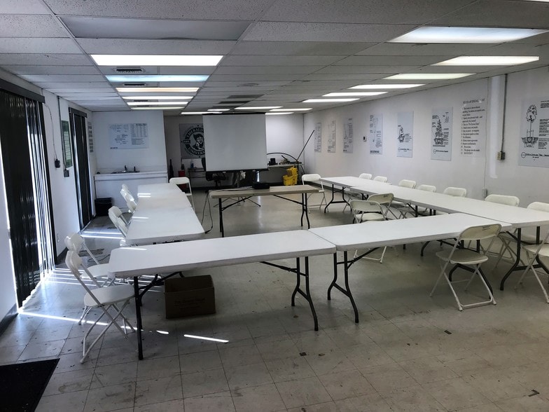 More Photos Of 5700 E Evans Ave, Denver Showroom For Lease