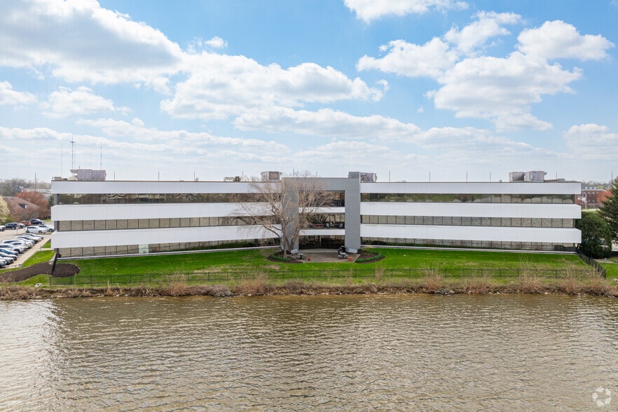 More Photos Of 8777 Purdue Rd, Indianapolis Office For Lease