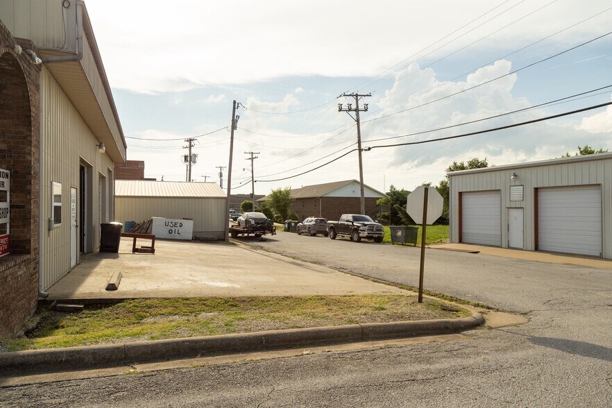 More Photos Of 118 E Davis St, Stockton General Retail For Sale