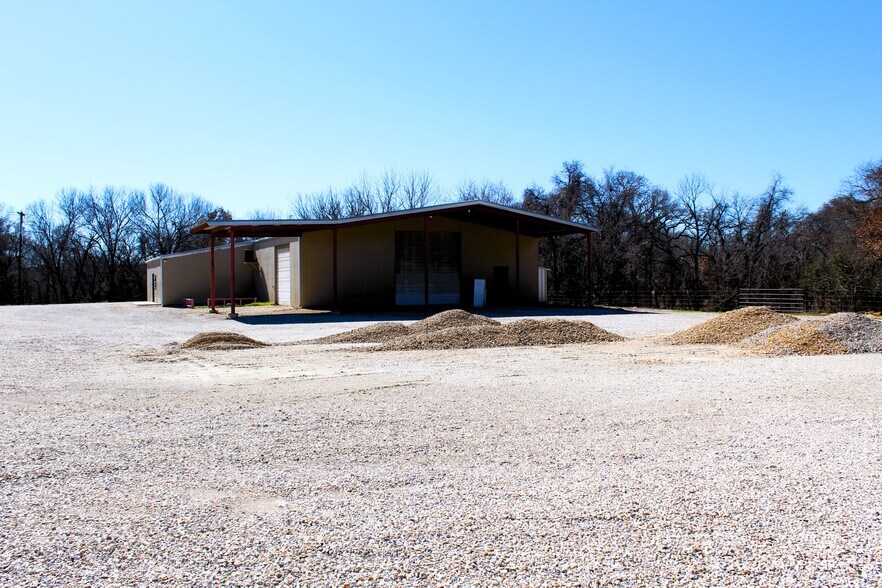 More Photos Of 1810 Barnett Dr, Weatherford Warehouse For Lease